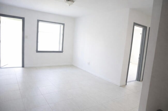 Photo - 1056 NE 34th Ct