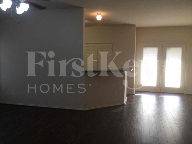 Photo - 611 Hilton Dr