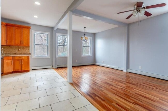 Photo - 1316 44th St