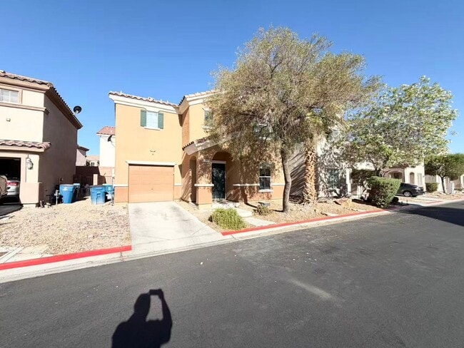 Building Photo - Beautiful 2-story home offering 3 bedrooms, 2.5 bathrooms