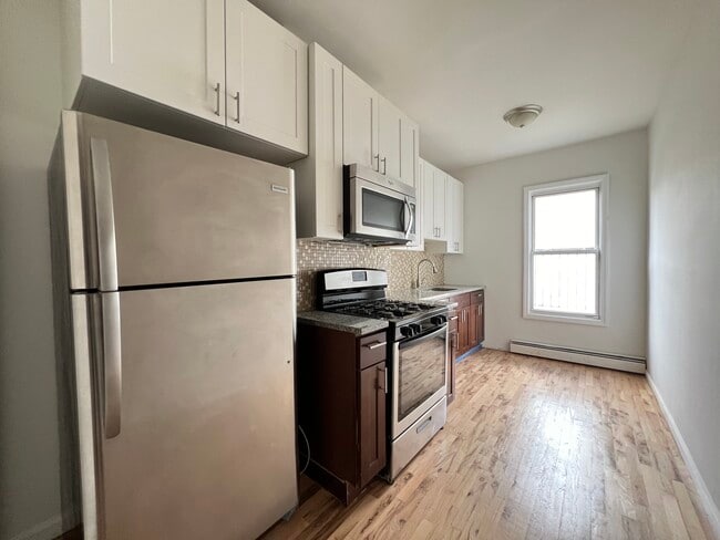 Building Photo - 11 Rose Ave Unit 2
