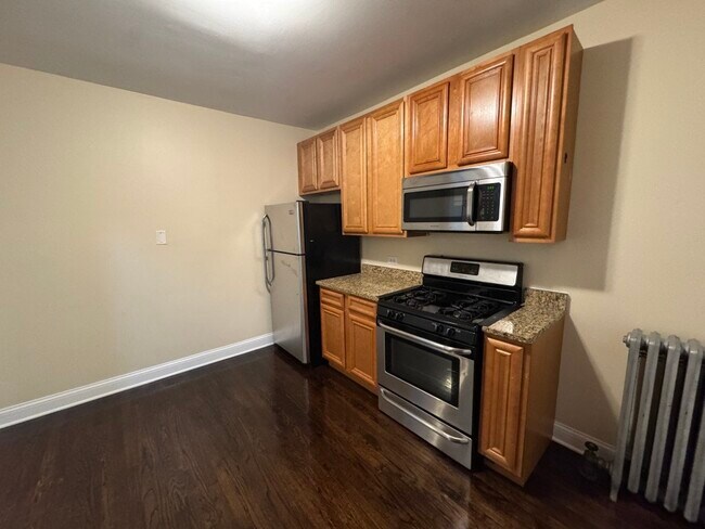 Building Photo - 2510 N Leclaire Ave Unit 2 Rental