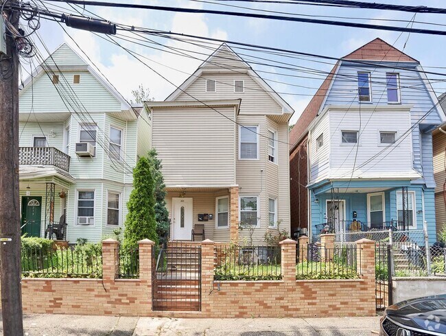 Building Photo - 221 Claremont Ave Unit 1 Rental