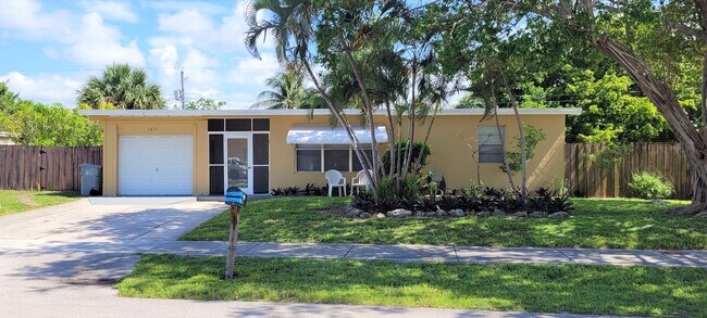 Front View B - 1411 NE 40th St