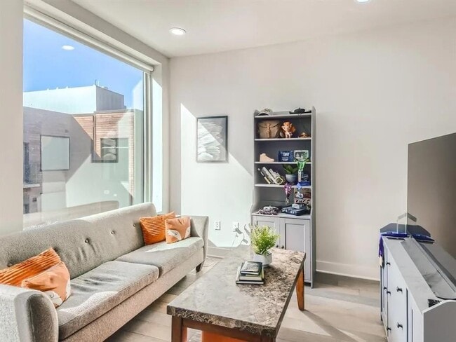 Photo - 1800 E 4th St Unit 323