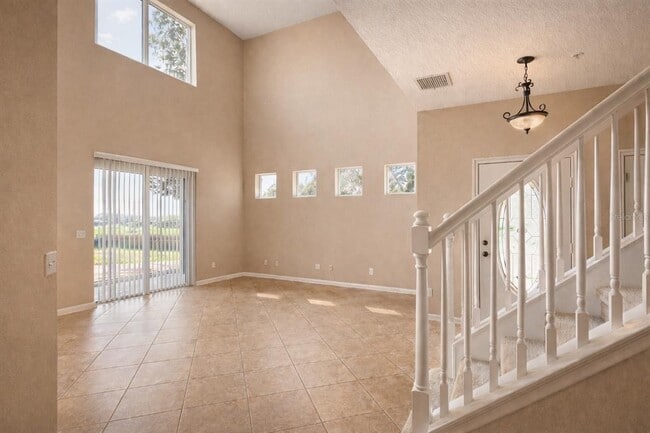 Photo - 1136 Crestwood Commons Ave