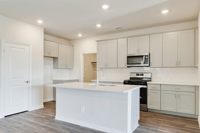 Photo - 209 Caliber Ct