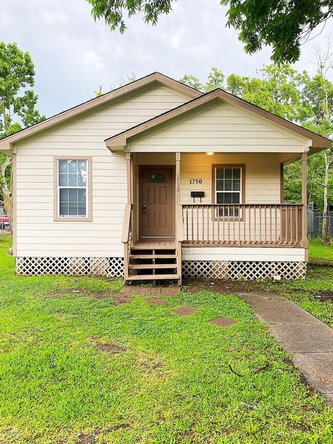 Building Photo - 1750 10th St