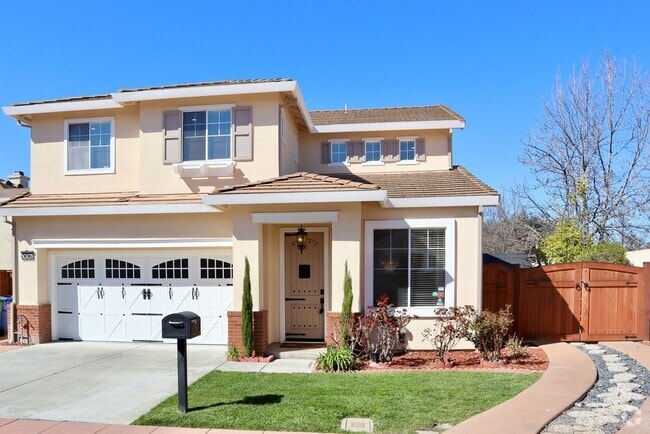 Building Photo - Luxurious 3-bedroom home - beautiful, must...