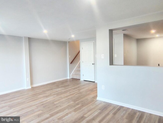 Photo - 564 Hollyberry Way