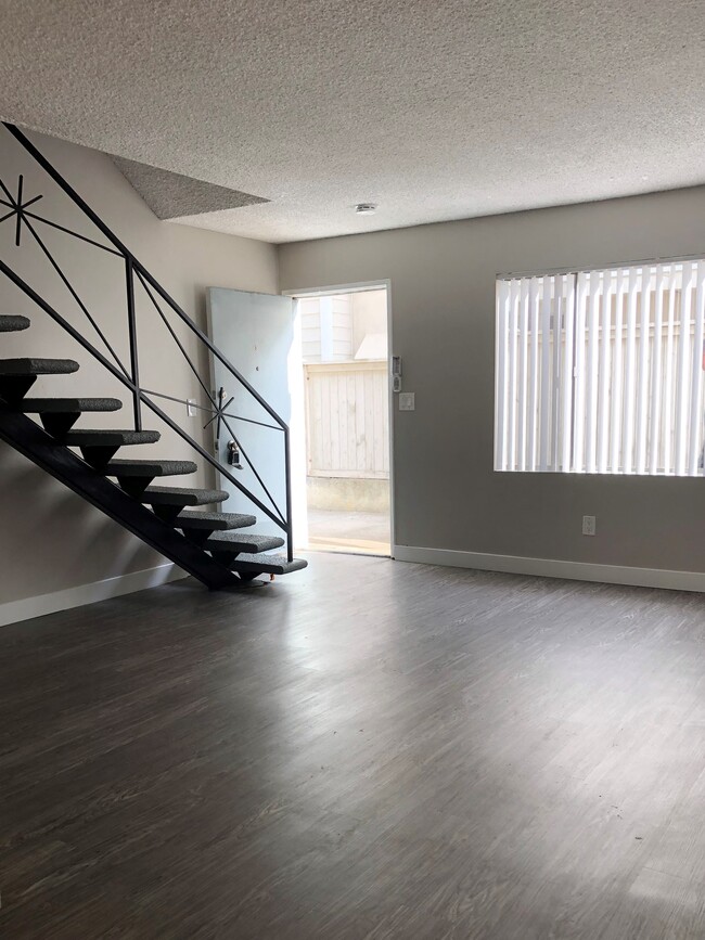 Building Photo - 2212 Voorhees Ave.