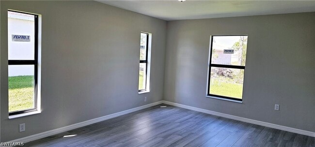 Photo - 4300 11th St W