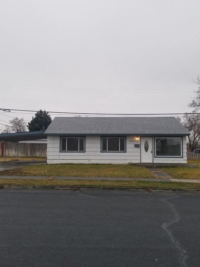 Building Photo - House for rent