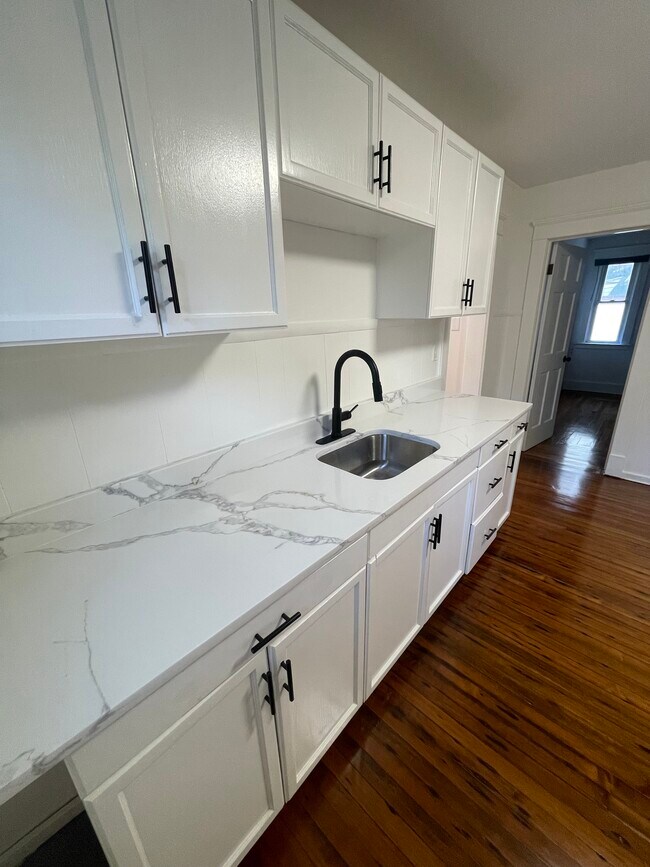 Photo - 235 Russell St