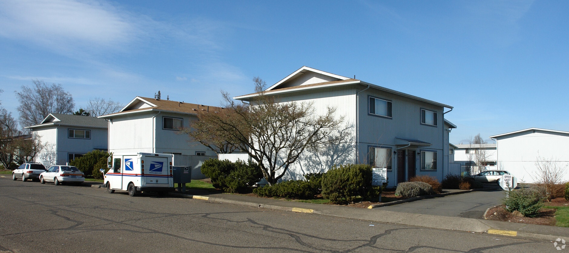Mckenzie Townhouses - Mckenzie Townhouses