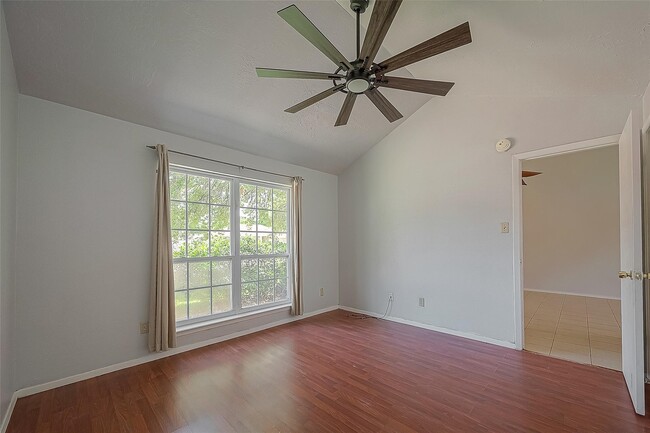 Photo - 1006 Melford Ave
