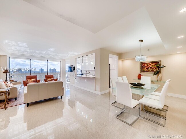 Photo - 19707 Turnberry Way Unidad 16L