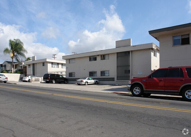 Photo - 4079 Euclid Ave