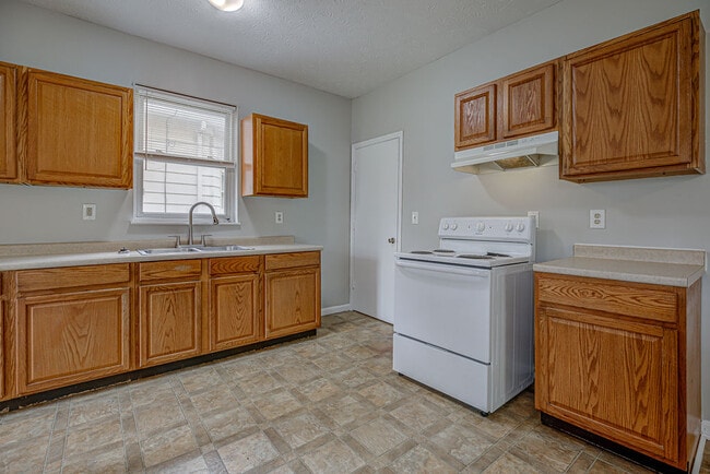 Photo - 1915 Woodlawn Ave