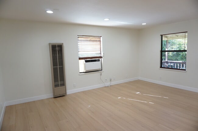 Photo - 3948 Pennsylvania Ave