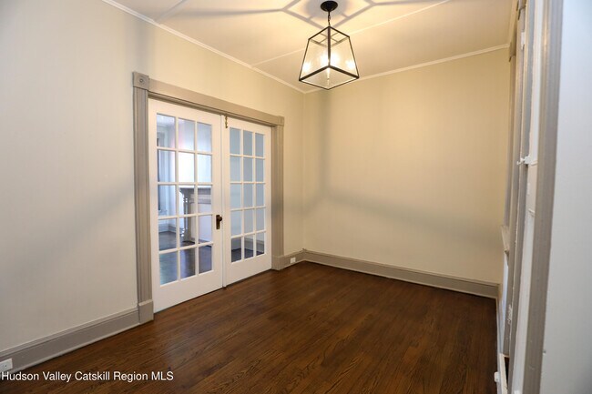 Photo - 141 St James St