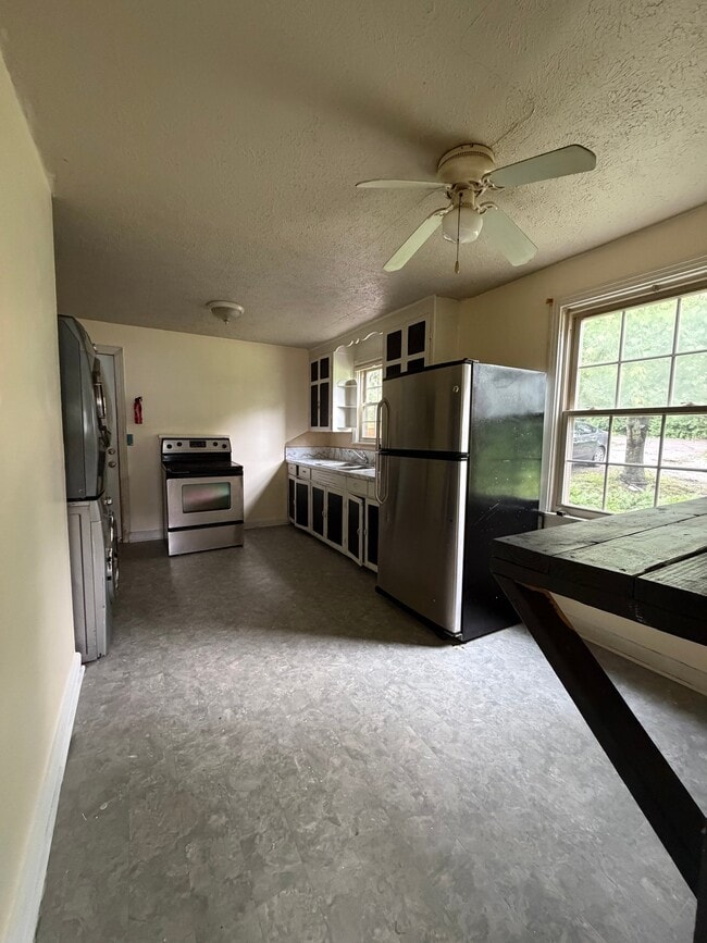 Photo - 1719 Luton St