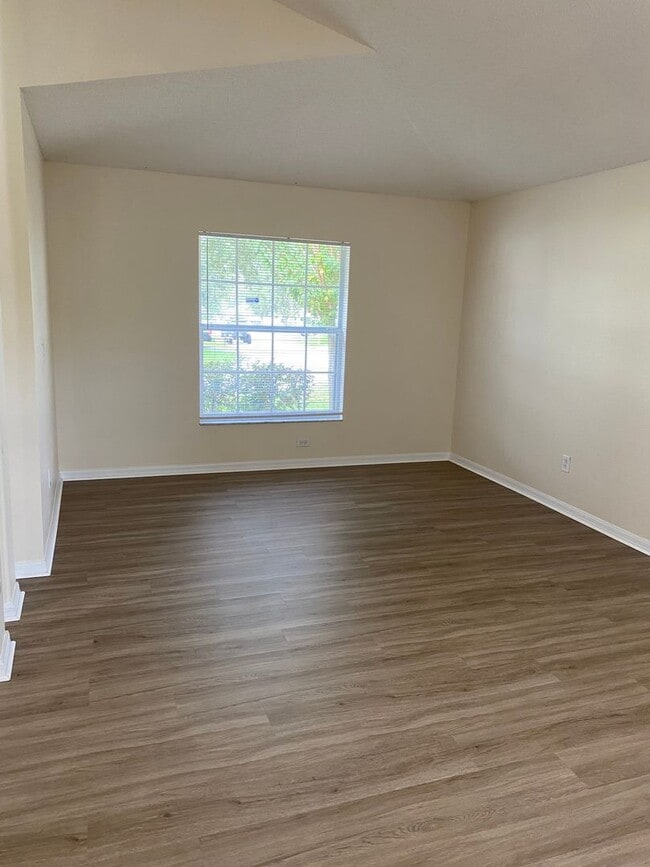 Photo - 144 Birchwood Dr