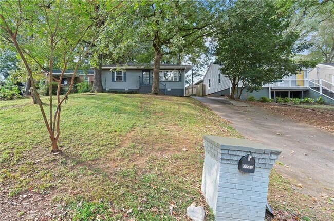 Photo - 1763 Pennington Pl SE