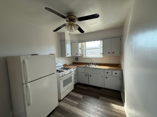 Building Photo - 106 Chester Pike Unit A