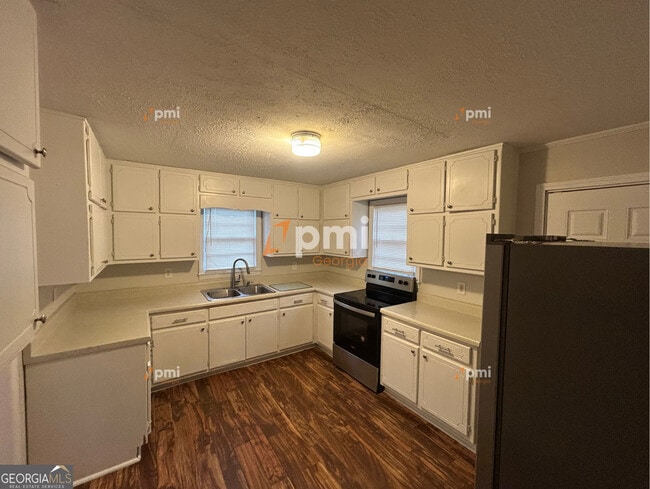 Photo - 1463 Beatty St