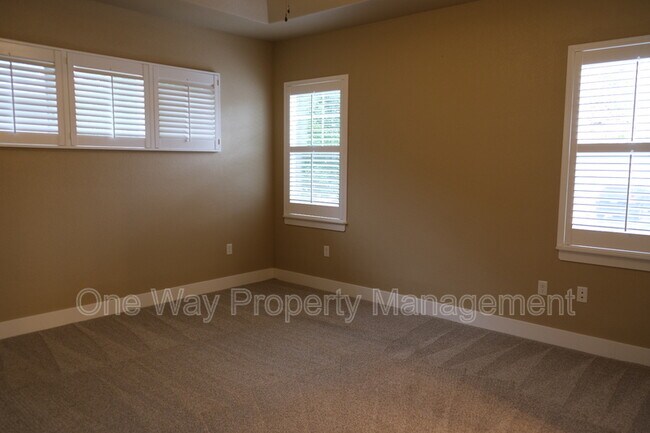 Building Photo - 5850 Dripping Rock Ln Unit H105 Rental