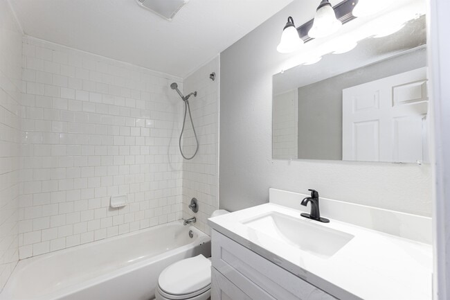 Photo - 1505 Brazos St