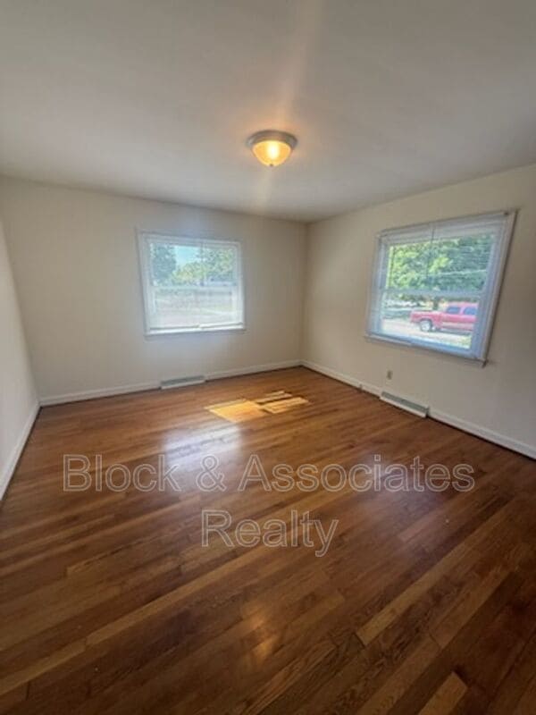 Photo - 1723 Brook Dr