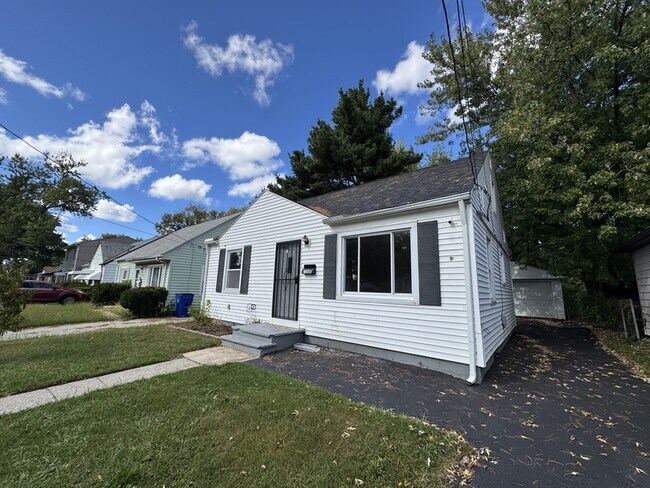 Photo - 13506 Bennington Ave