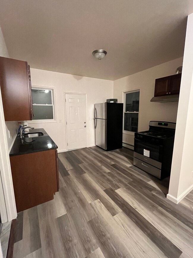 Photo - 144 N Clinton St Unit 4