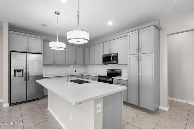 Building Photo - 155 N Lakeview Blvd