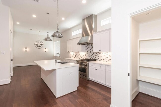 Building Photo - 3821 N Braeswood Blvd Unit C Rental