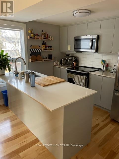 Photo - 2174 Queen St E