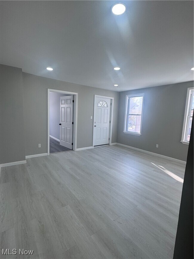 Photo - 2000 Forestdale Ave