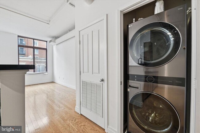 Photo - 1205 N Garfield St Unit 401