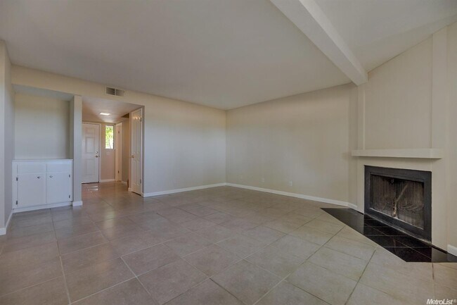 Photo - Stonegate Condo- FALL LISTING Unit 22