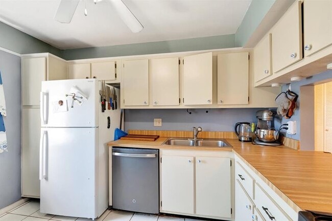 Photo - 100 Lake Meryl Dr Unit 201