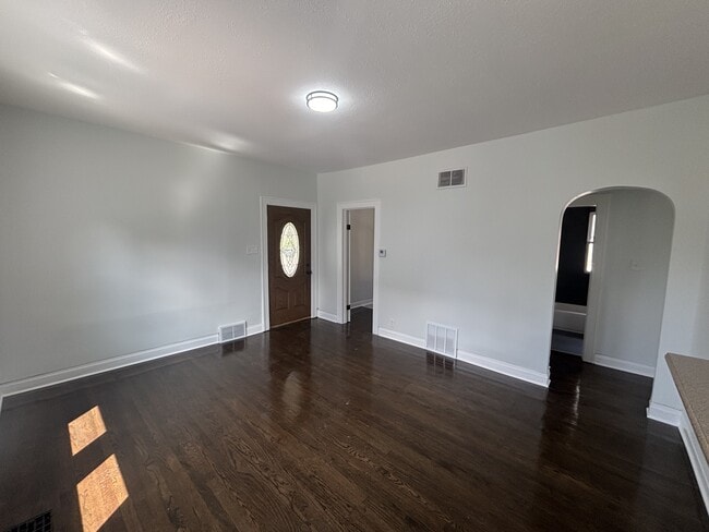 1717 W Taft St