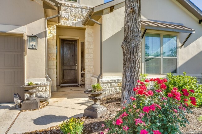 Photo - GORGEOUS 3-BEDROOM, 3-BATHROOM SINGLE STOR...