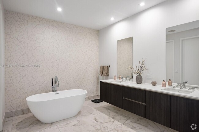 Building Photo - 275 Giralda Ave Unit 7B Rental