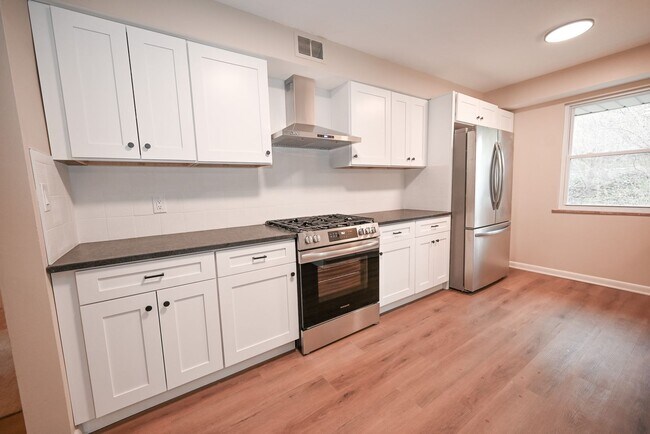 Photo - 7011 Stadium Dr Unidad #1