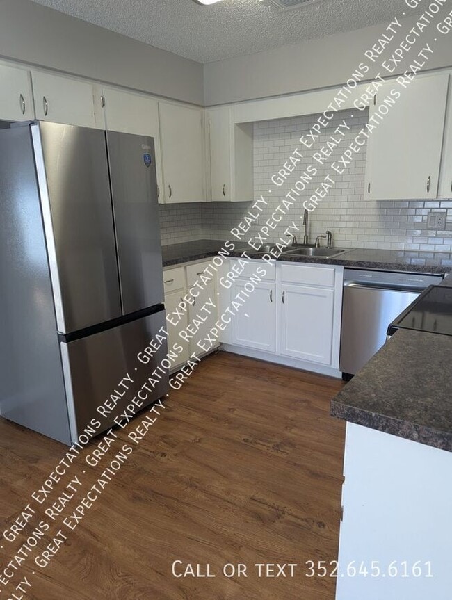 Building Photo - 125 SE 13th Ave