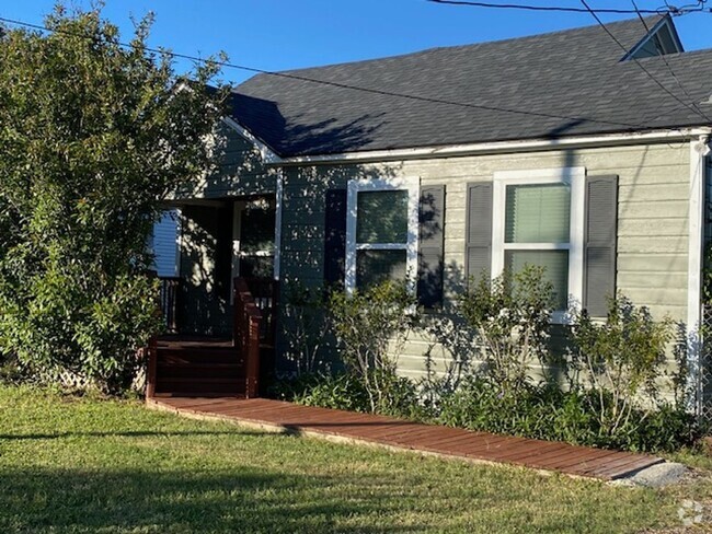 Building Photo - COZY SOUTHSIDE TWO BEDROOM Rental