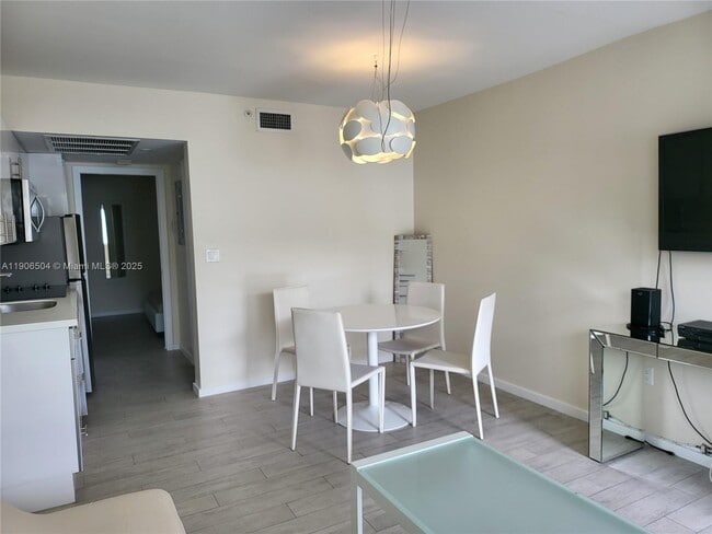 Photo - 1601 Meridian Ave Unit 106