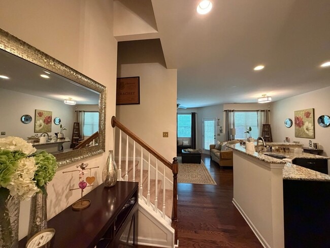 Photo - 7035 Woodsbay Lane